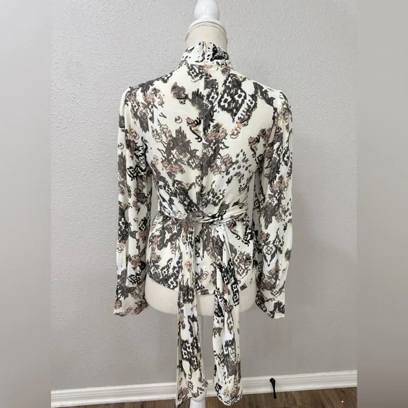 $375 IRO Women Ivory Sakari Printed Crisscross Turtleneck Size XS-S - Picture 7 of 11